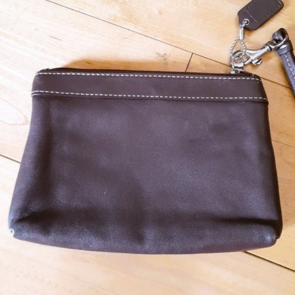 CHOCOLATE BROWN Leather Coach wristlet EUC - Picture 2 of 5